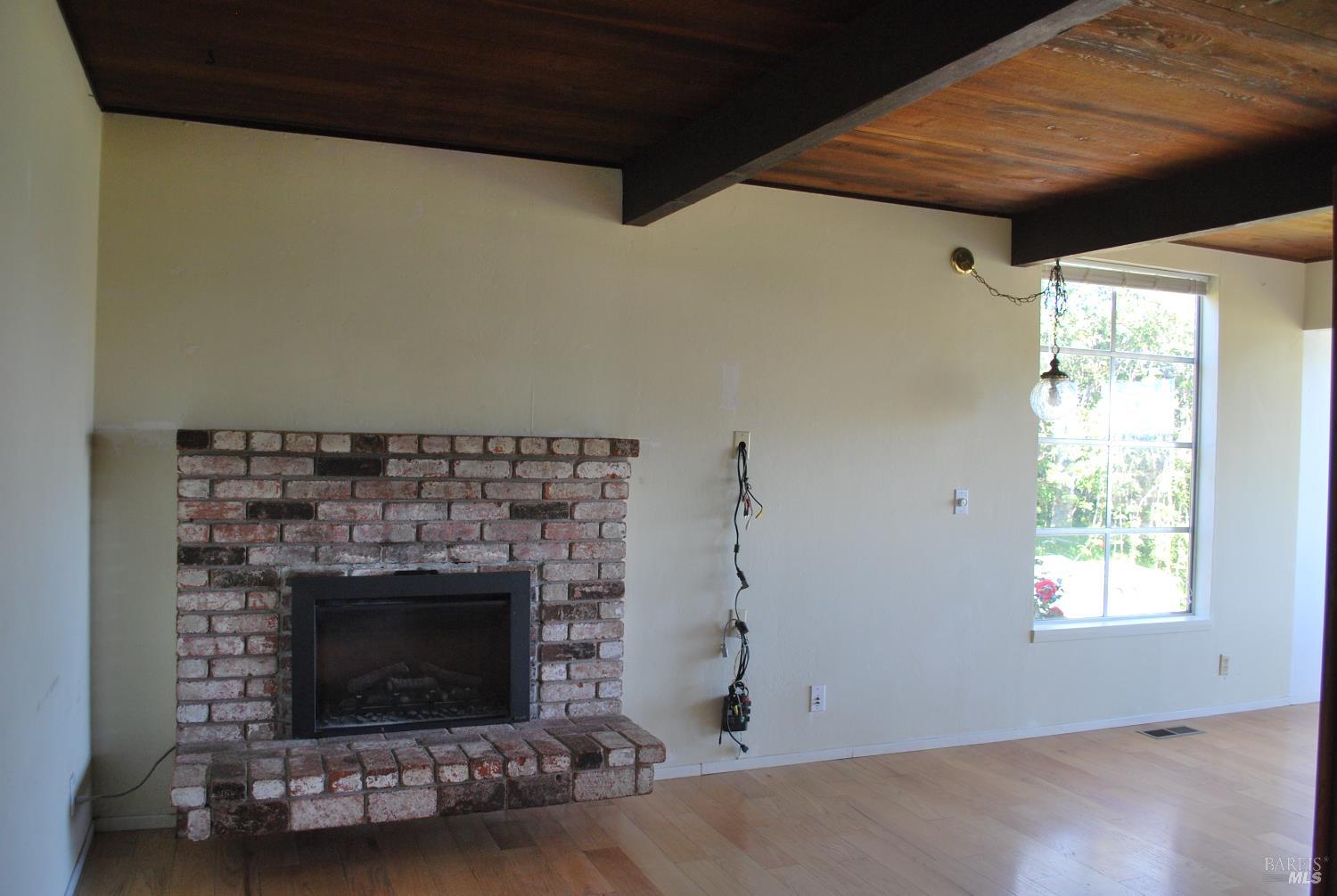 Detail Gallery Image 12 of 39 For 24 La Cresta Dr, Petaluma,  CA 94952 - 3 Beds | 2 Baths