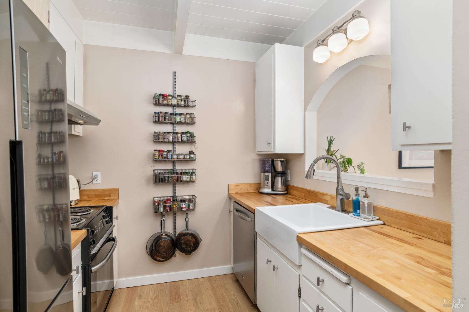 Detail Gallery Image 5 of 13 For 476 Wellesley Ave, Mill Valley,  CA 94941 - 2 Beds | 1/1 Baths