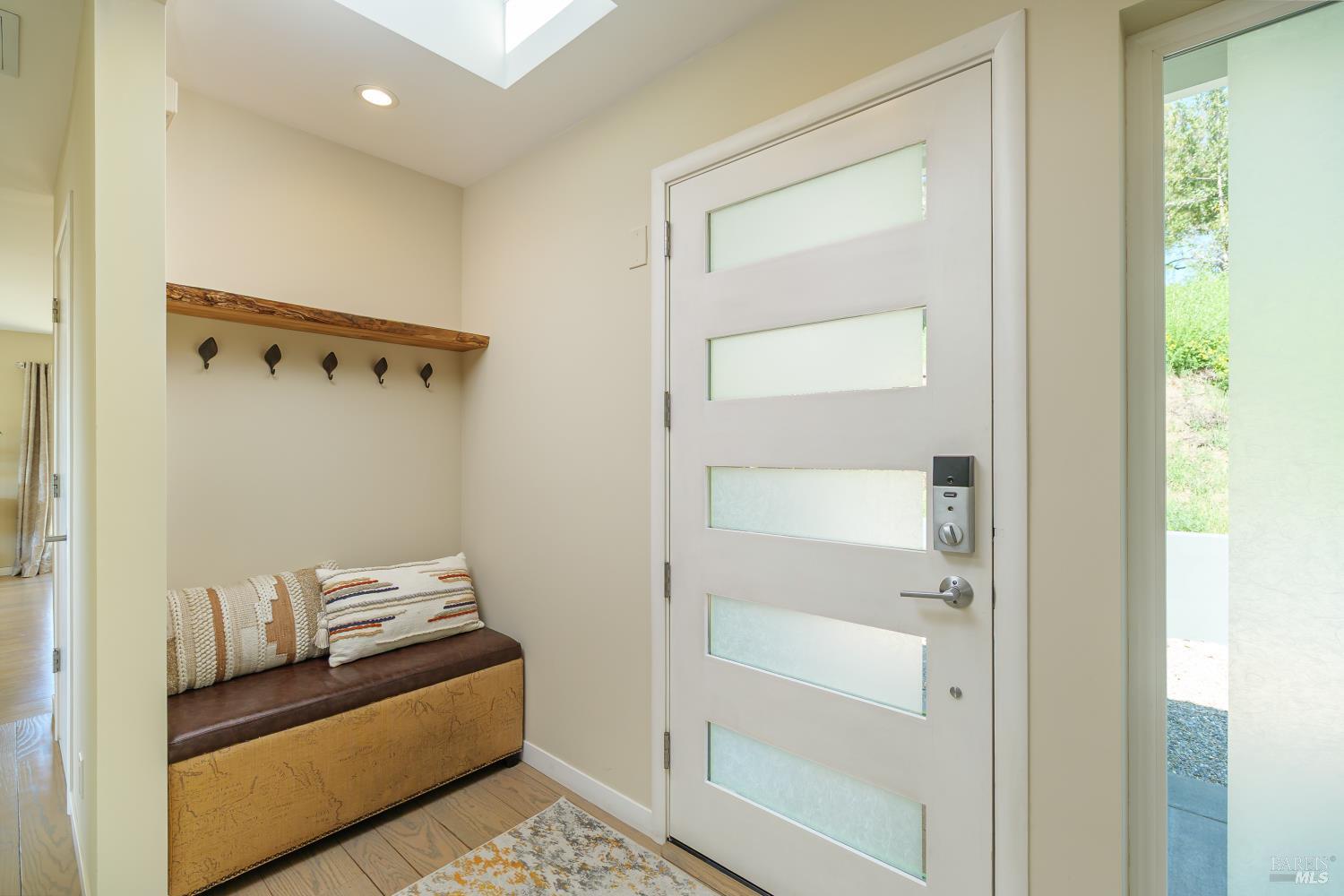 Detail Gallery Image 3 of 26 For 155 Bret Harte Rd, San Rafael,  CA 94941 - 3 Beds | 2 Baths