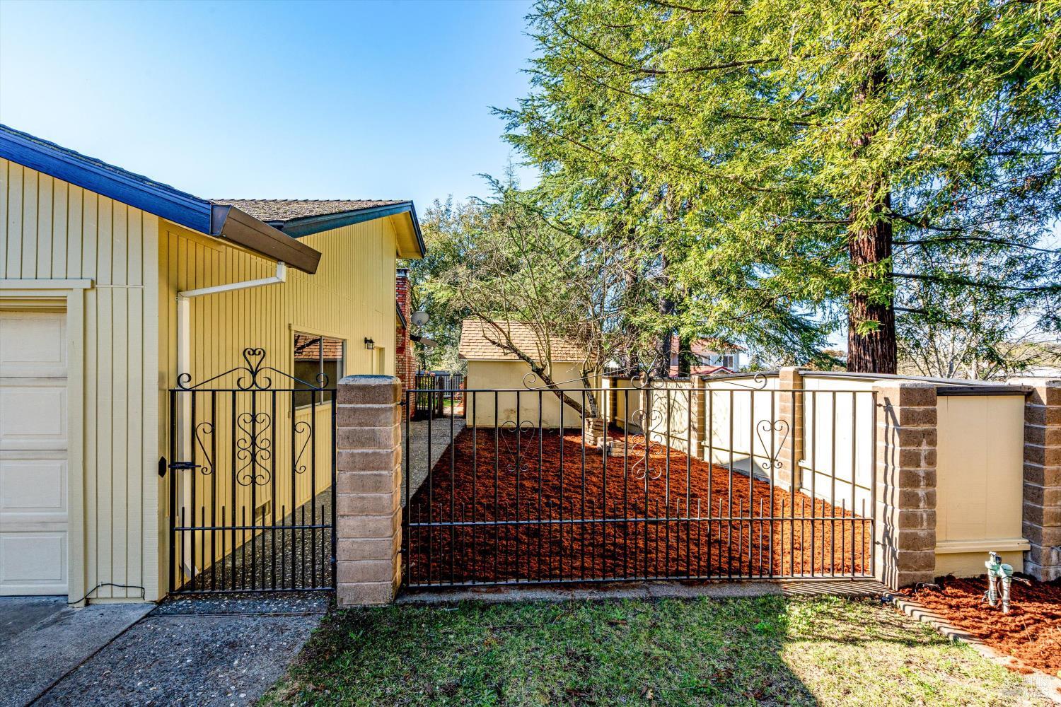 Detail Gallery Image 28 of 37 For 2625 Hidden Valley Dr, Santa Rosa,  CA 95404 - 4 Beds | 2/1 Baths