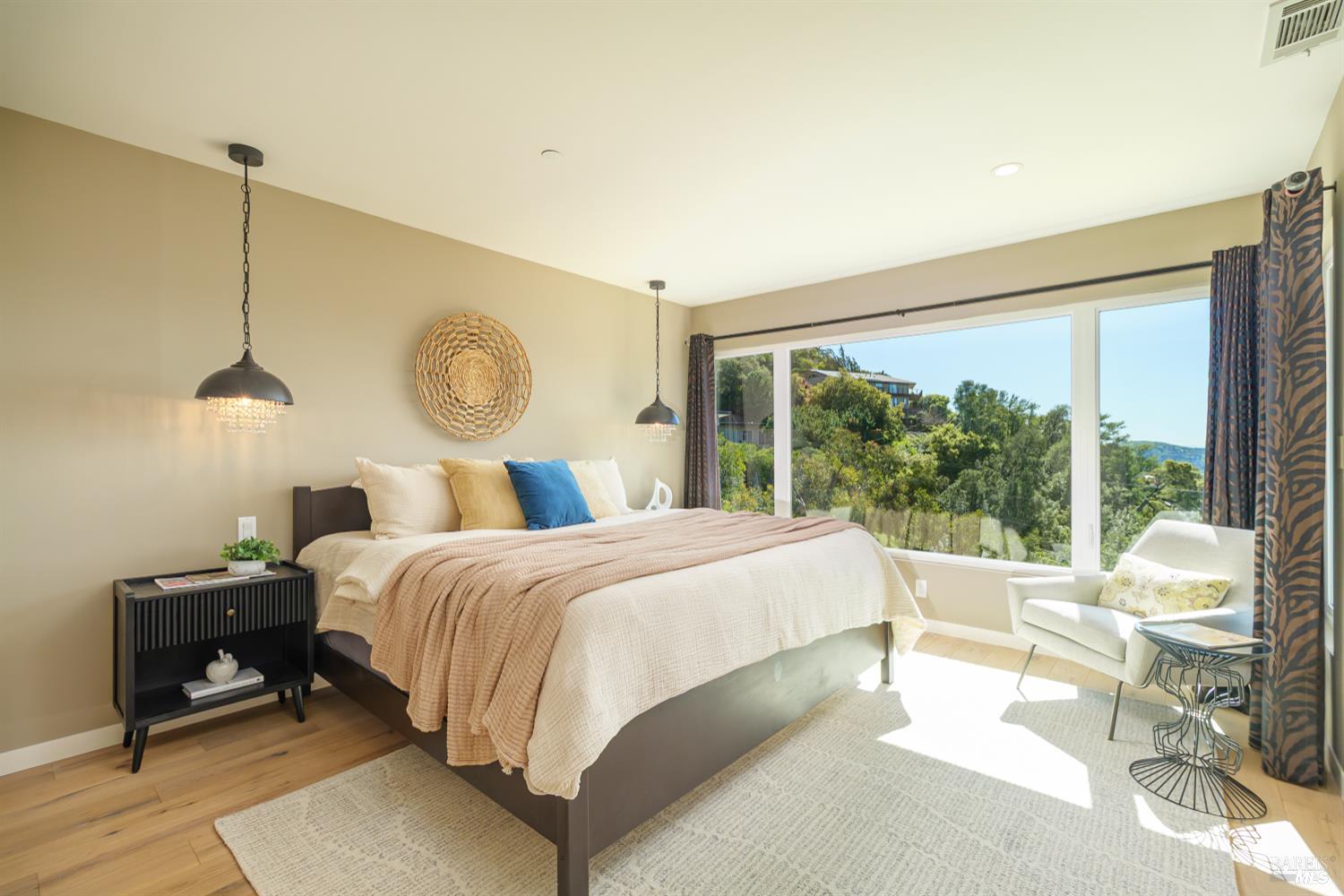 Detail Gallery Image 13 of 26 For 155 Bret Harte Rd, San Rafael,  CA 94941 - 3 Beds | 2 Baths