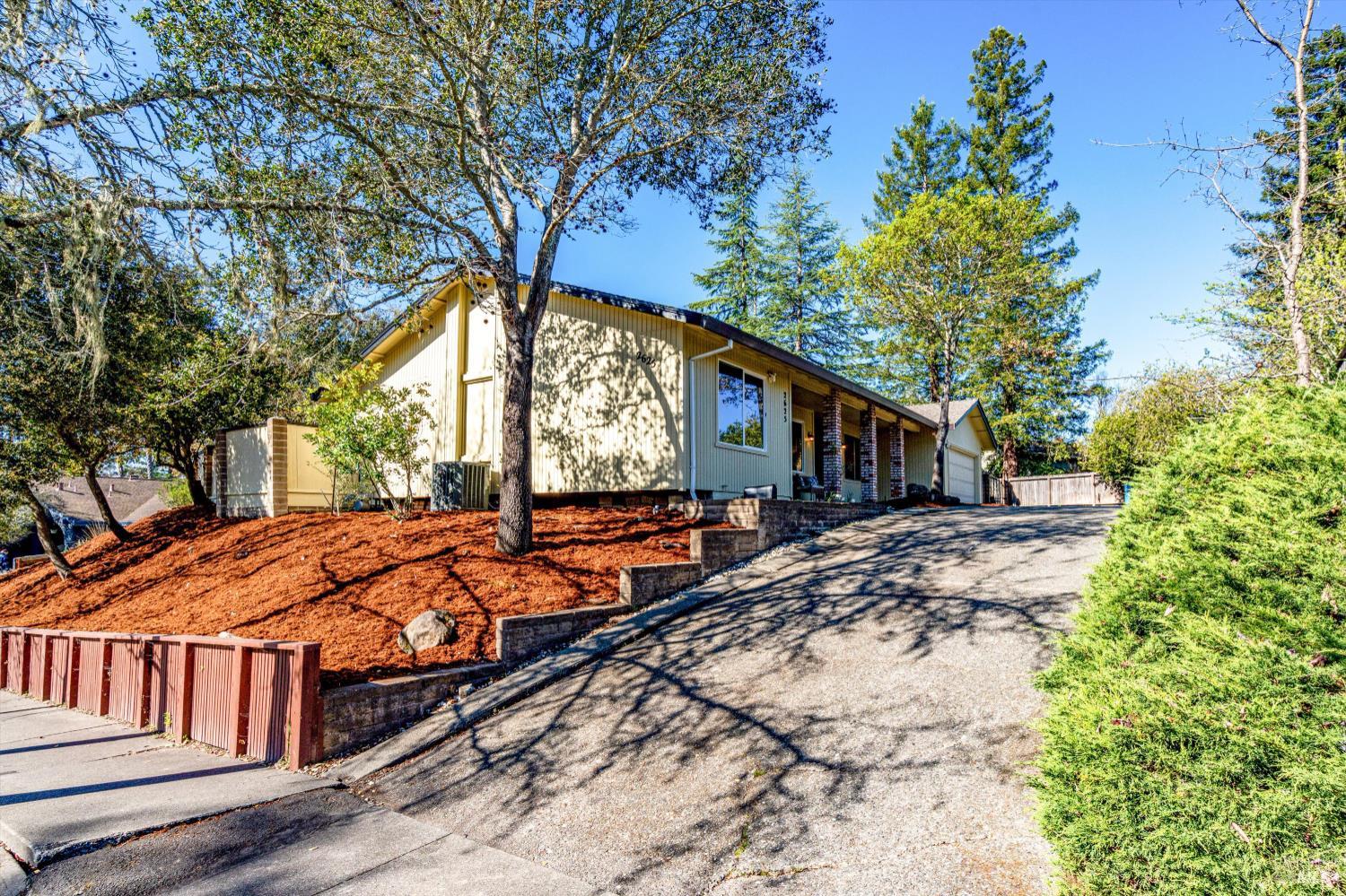 Detail Gallery Image 25 of 37 For 2625 Hidden Valley Dr, Santa Rosa,  CA 95404 - 4 Beds | 2/1 Baths