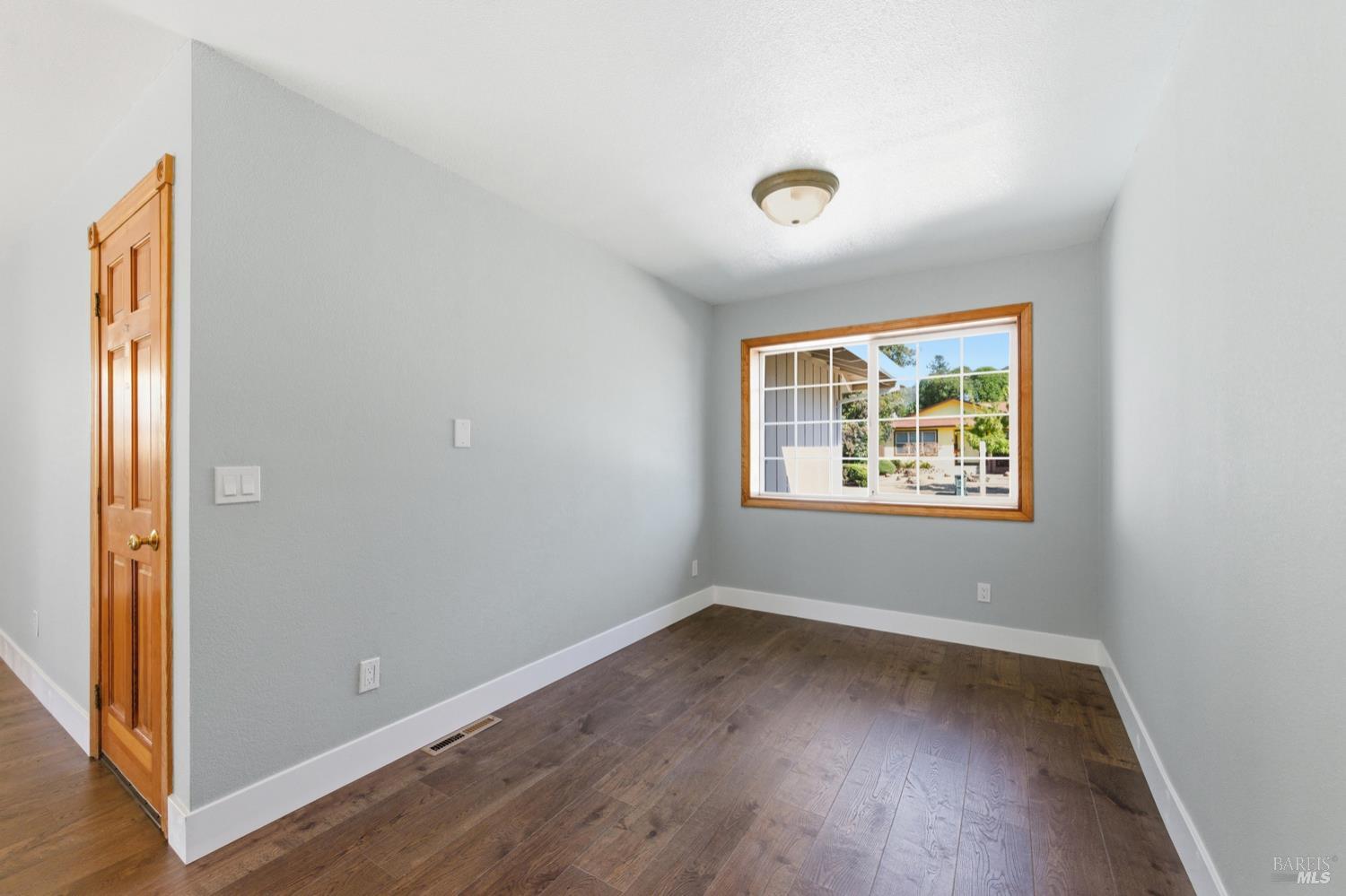 Detail Gallery Image 8 of 33 For 341 La Crosse Ave, Santa Rosa,  CA 95409 - 3 Beds | 2 Baths