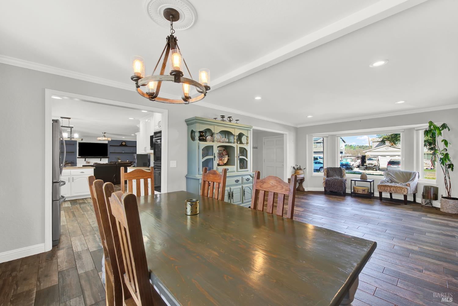 Detail Gallery Image 11 of 77 For 116 Alturas Ct, Vacaville,  CA 95688 - 5 Beds | 2/1 Baths