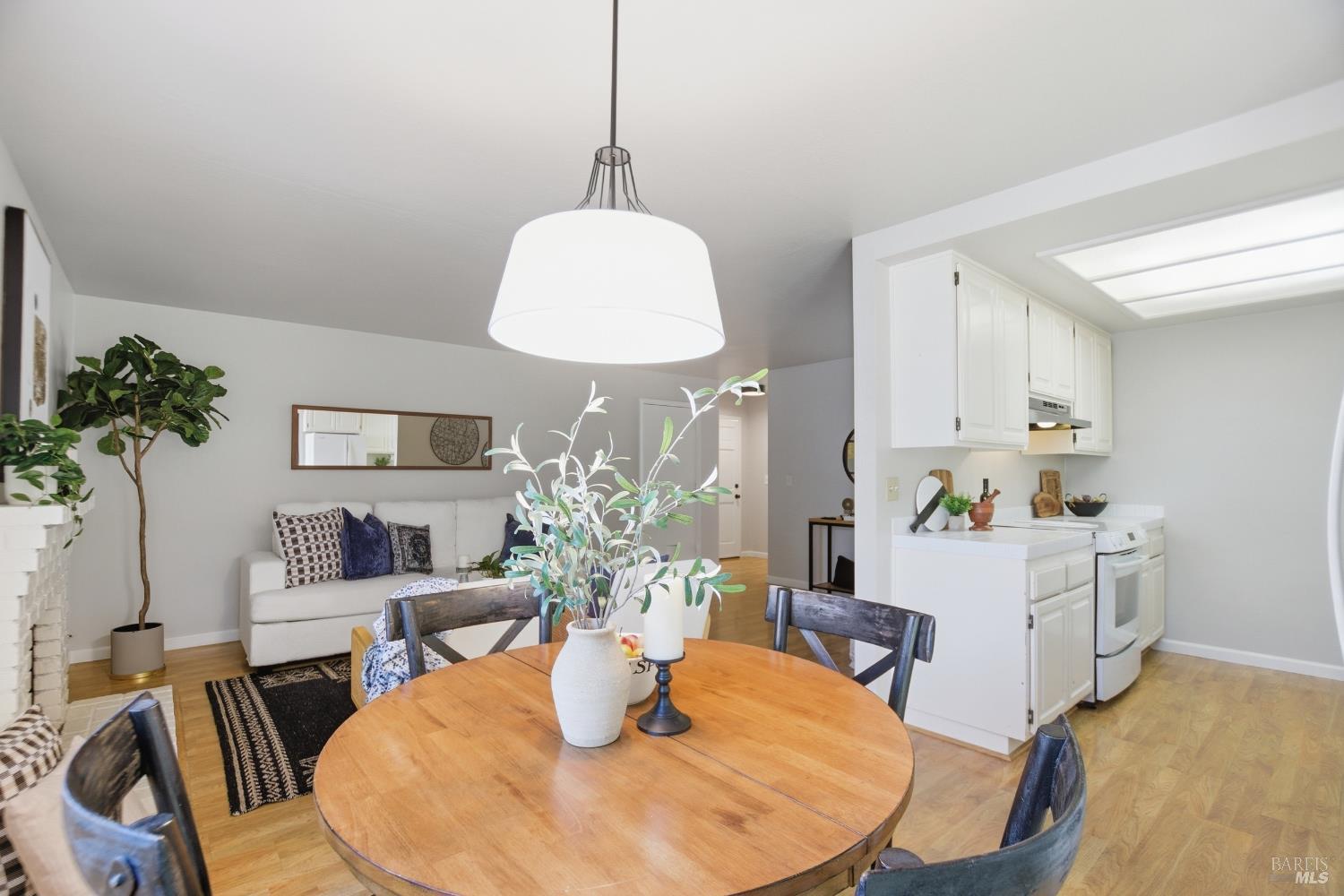 Detail Gallery Image 11 of 35 For 758 Pueblo Ave, Napa,  CA 94558 - 3 Beds | 2 Baths