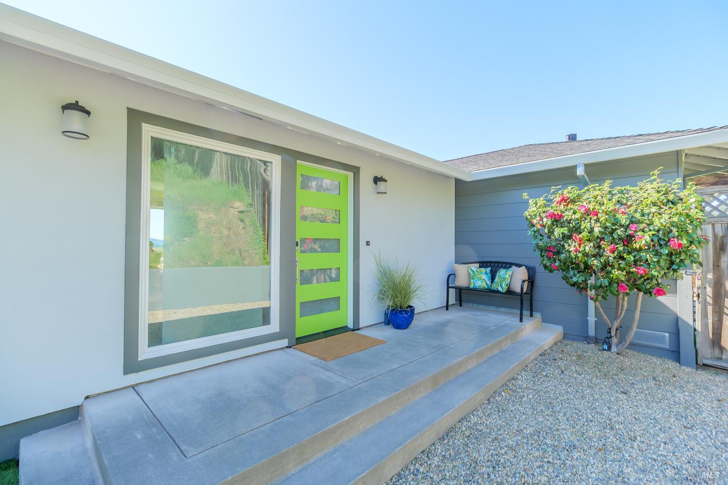 Detail Gallery Image 2 of 26 For 155 Bret Harte Rd, San Rafael,  CA 94941 - 3 Beds | 2 Baths