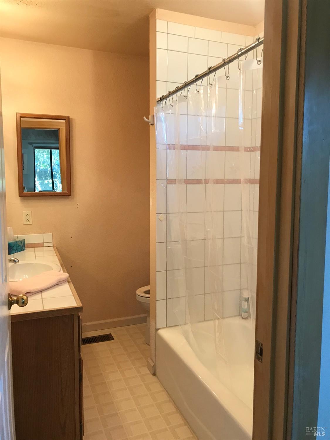 Detail Gallery Image 8 of 14 For 1610 Foothill Blvd, Calistoga,  CA 94515 - 3 Beds | 2 Baths