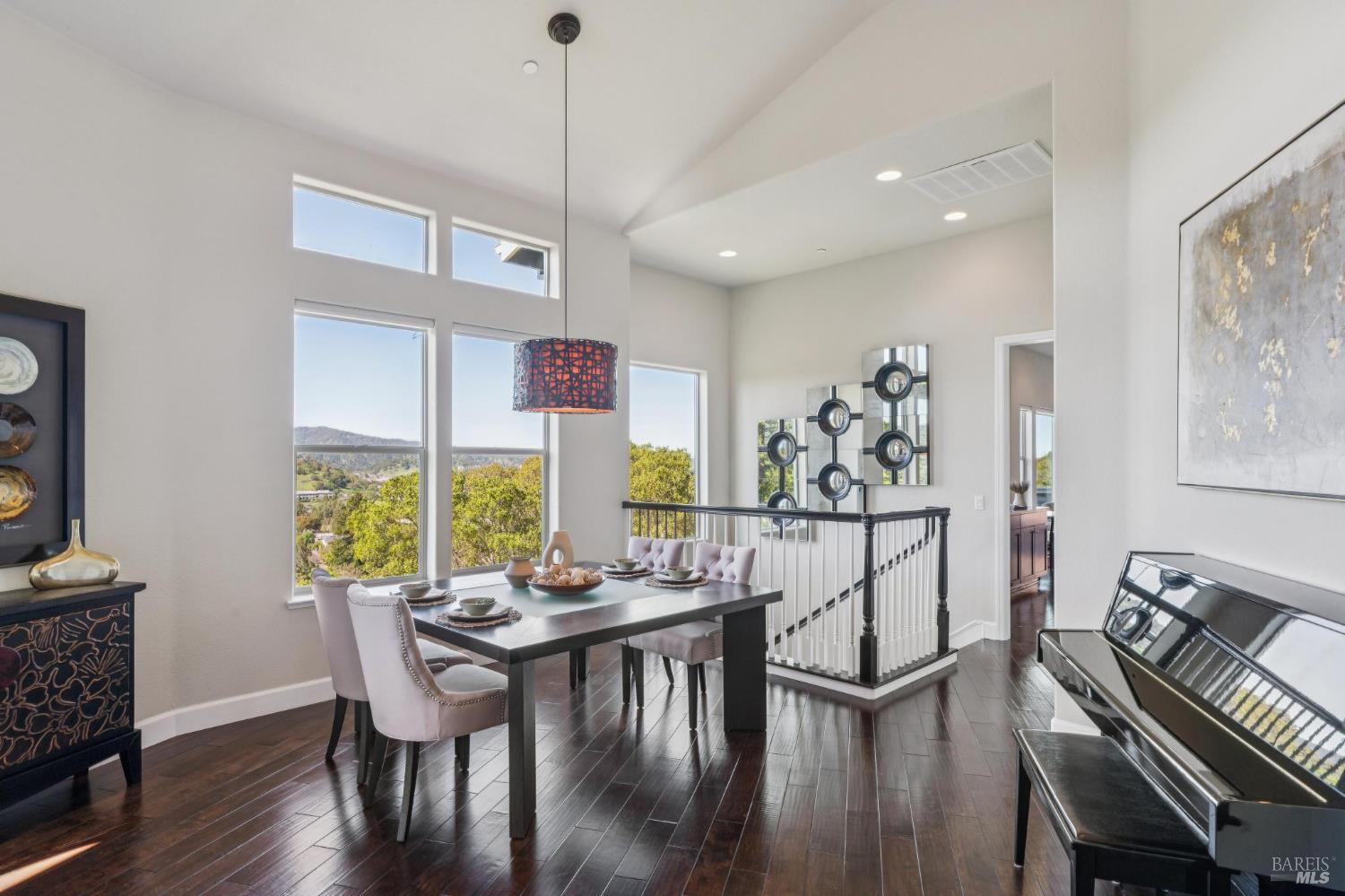 Detail Gallery Image 20 of 67 For 9 Edgehill Way, San Rafael,  CA 94903 - 3 Beds | 3 Baths