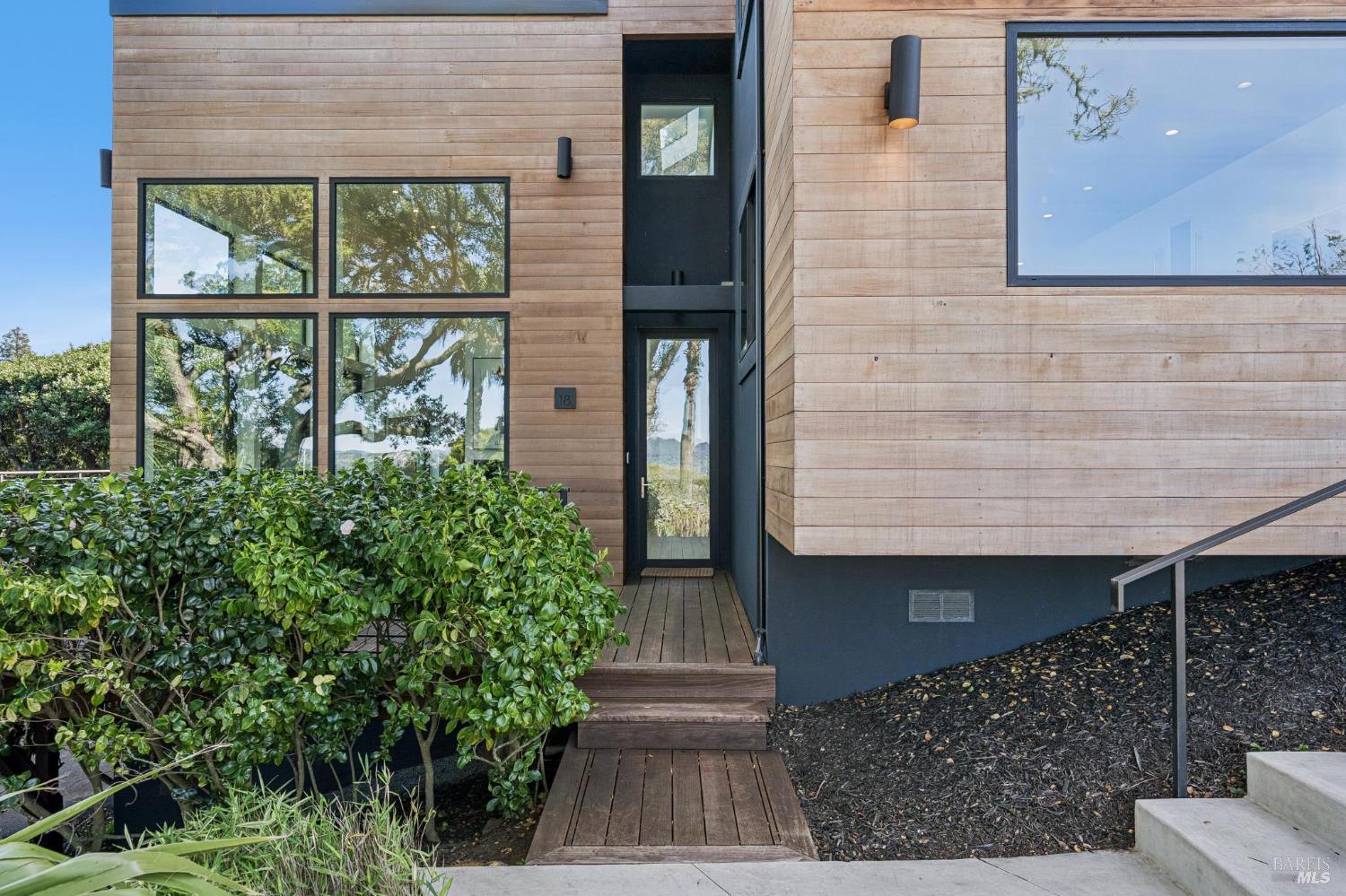 Detail Gallery Image 6 of 54 For 18 Laurel Ln, Sausalito,  CA 94965 - 4 Beds | 3/1 Baths