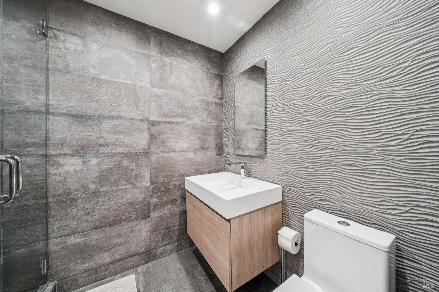 Detail Gallery Image 23 of 54 For 18 Laurel Ln, Sausalito,  CA 94965 - 4 Beds | 3/1 Baths