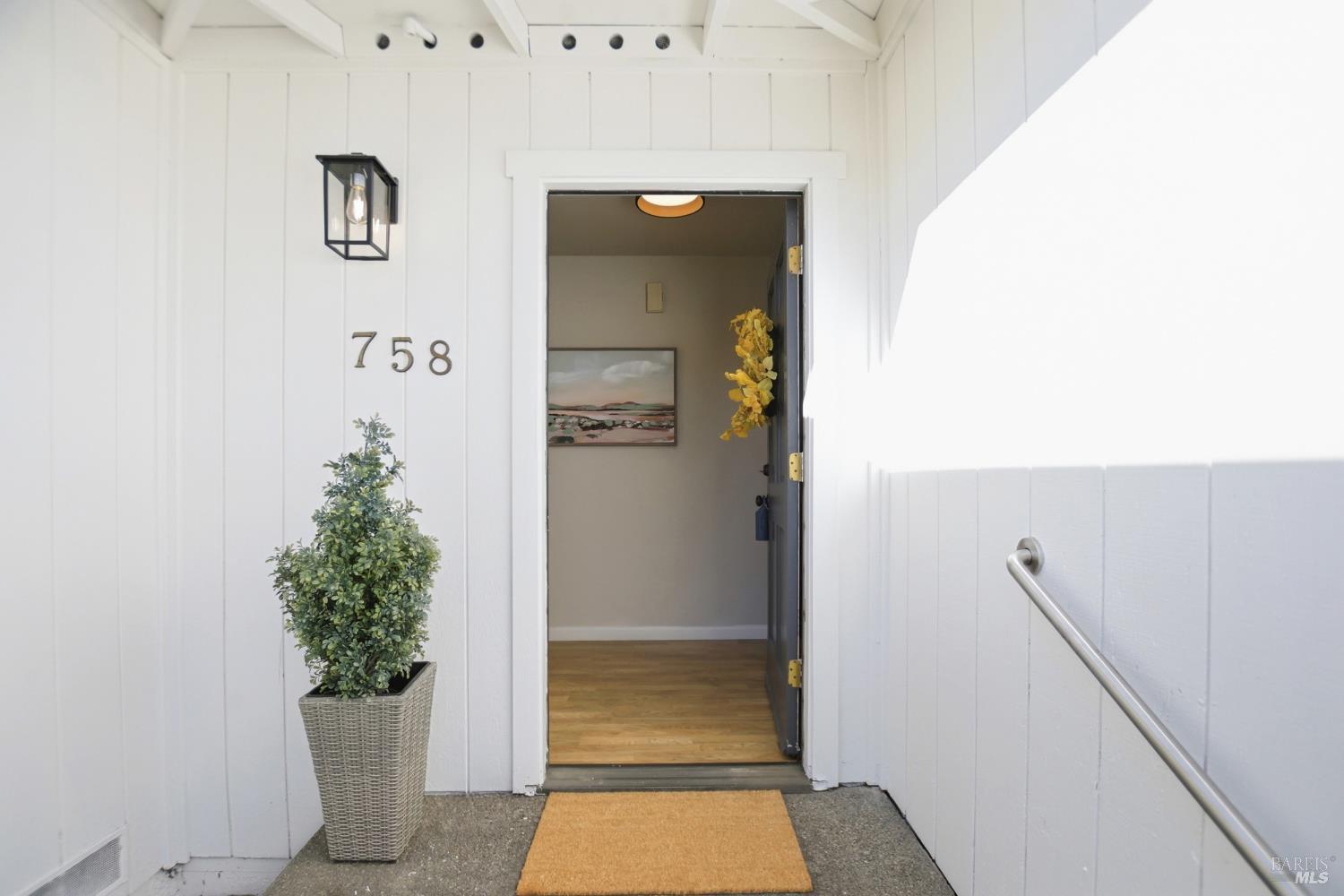 Detail Gallery Image 5 of 35 For 758 Pueblo Ave, Napa,  CA 94558 - 3 Beds | 2 Baths