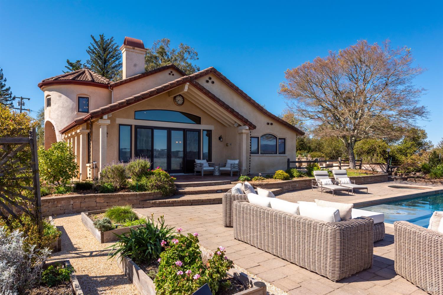 Detail Gallery Image 9 of 58 For 2405 Lewis Dr, Sebastopol,  CA 95472 - 3 Beds | 3 Baths