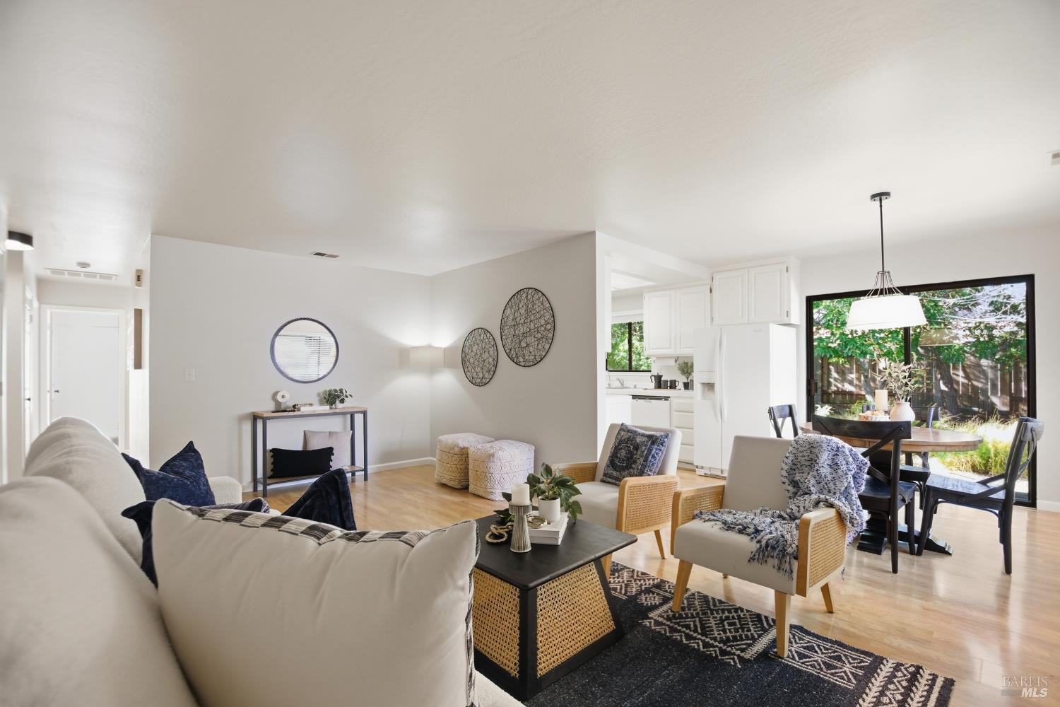 Detail Gallery Image 10 of 35 For 758 Pueblo Ave, Napa,  CA 94558 - 3 Beds | 2 Baths