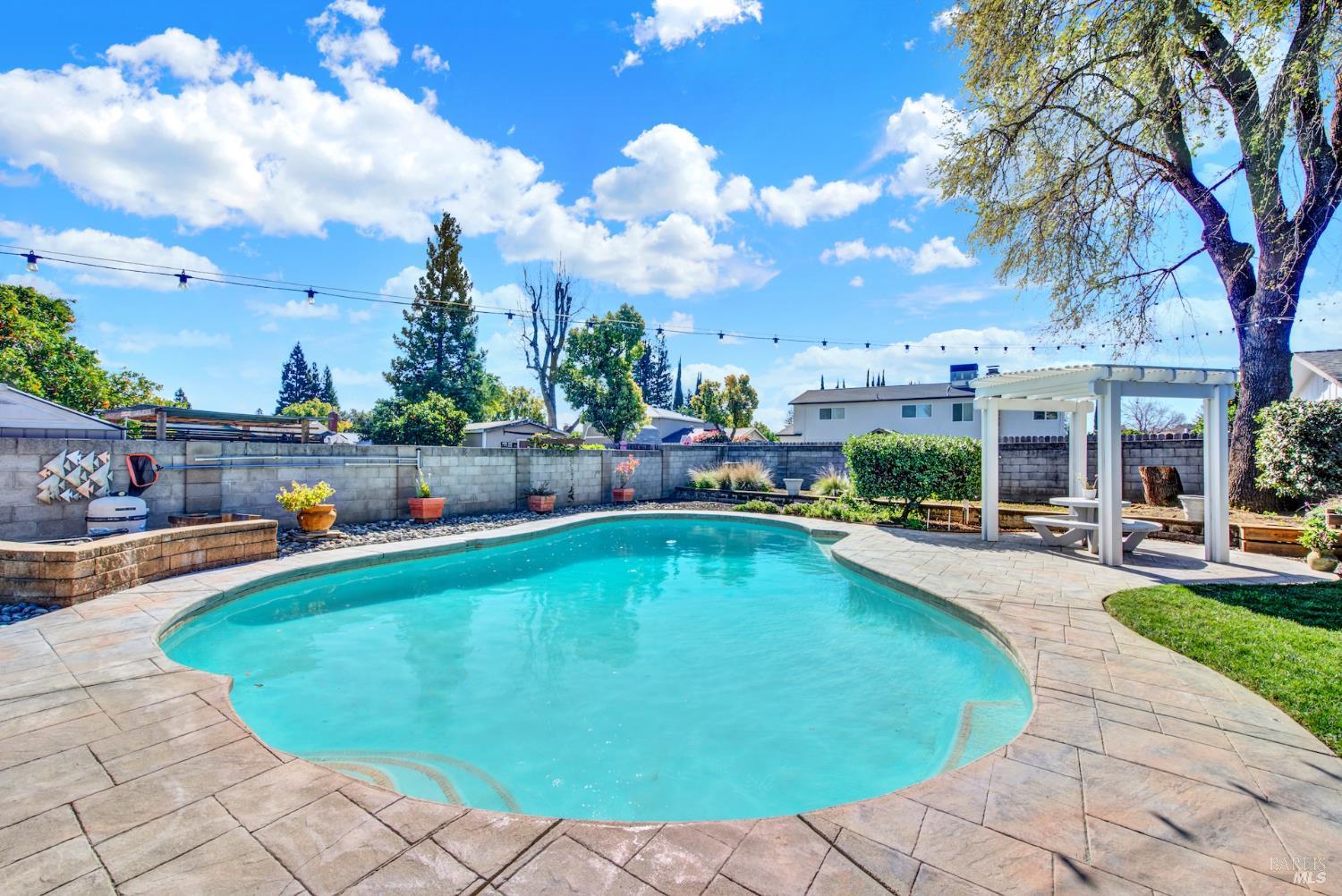 Detail Gallery Image 59 of 77 For 116 Alturas Ct, Vacaville,  CA 95688 - 5 Beds | 2/1 Baths