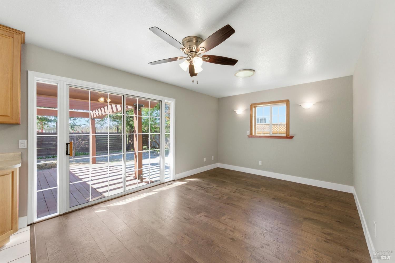 Detail Gallery Image 11 of 33 For 341 La Crosse Ave, Santa Rosa,  CA 95409 - 3 Beds | 2 Baths