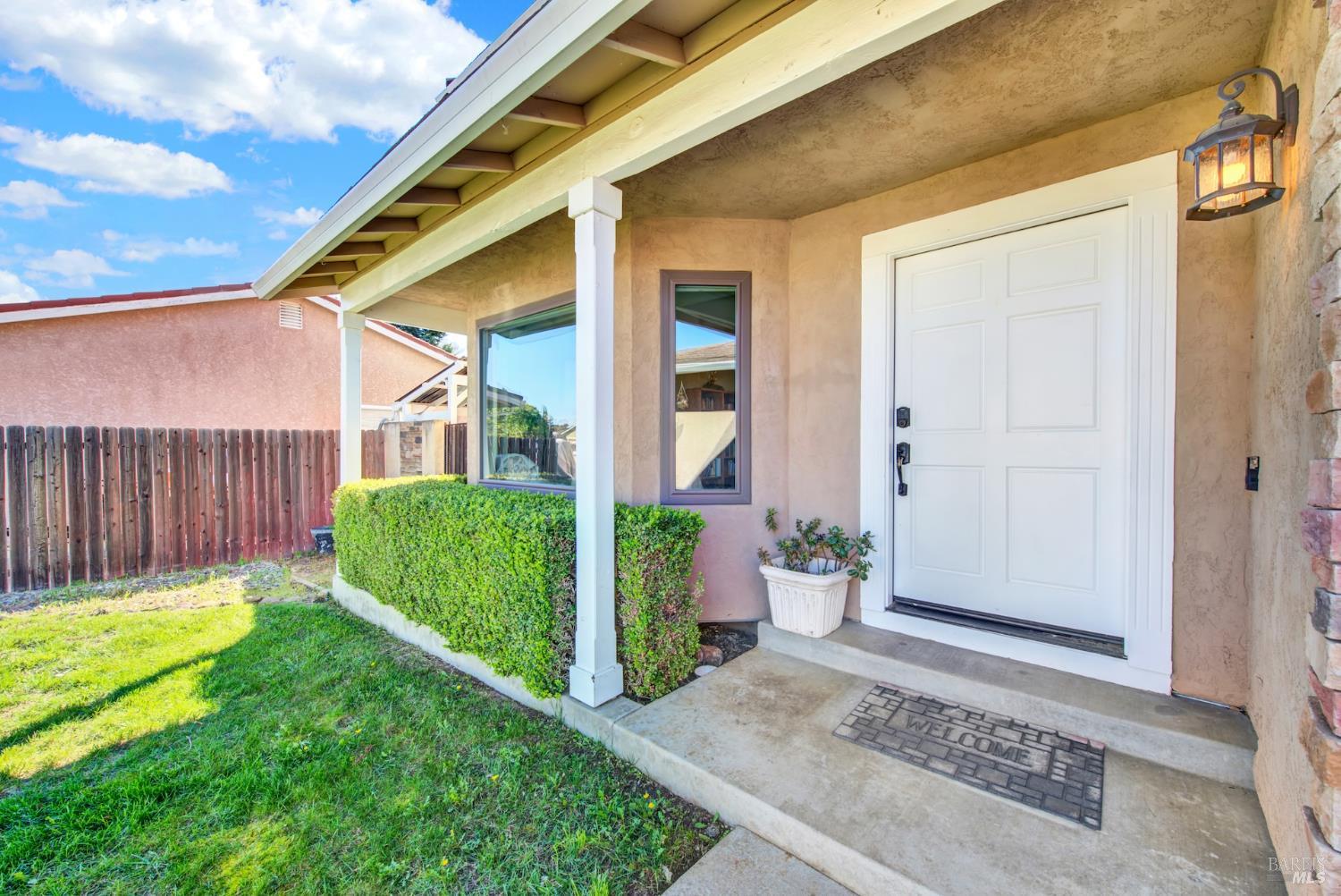 Detail Gallery Image 5 of 77 For 116 Alturas Ct, Vacaville,  CA 95688 - 5 Beds | 2/1 Baths