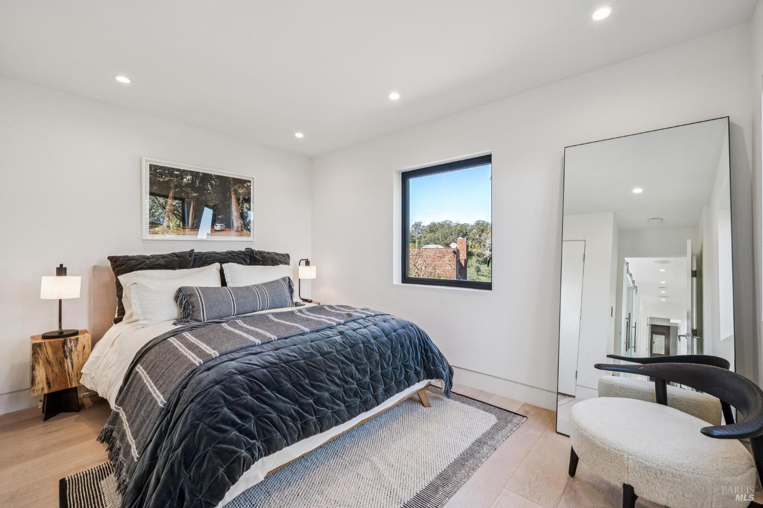 Detail Gallery Image 40 of 54 For 18 Laurel Ln, Sausalito,  CA 94965 - 4 Beds | 3/1 Baths