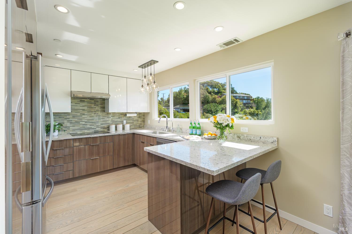 Detail Gallery Image 7 of 26 For 155 Bret Harte Rd, San Rafael,  CA 94941 - 3 Beds | 2 Baths