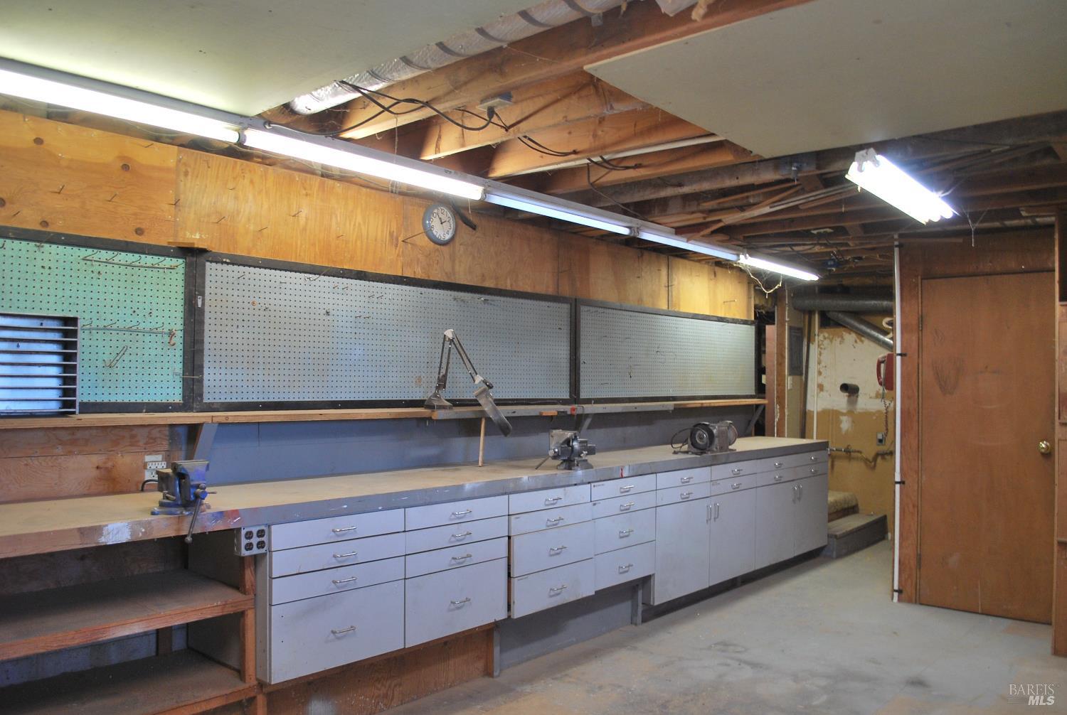 Detail Gallery Image 30 of 39 For 24 La Cresta Dr, Petaluma,  CA 94952 - 3 Beds | 2 Baths