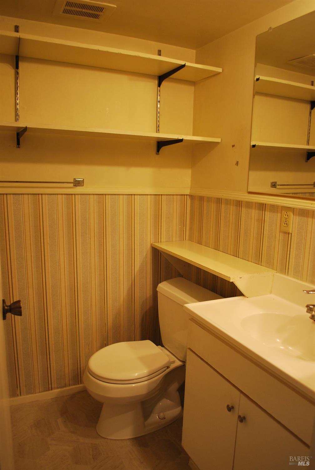 Detail Gallery Image 35 of 39 For 24 La Cresta Dr, Petaluma,  CA 94952 - 3 Beds | 2 Baths