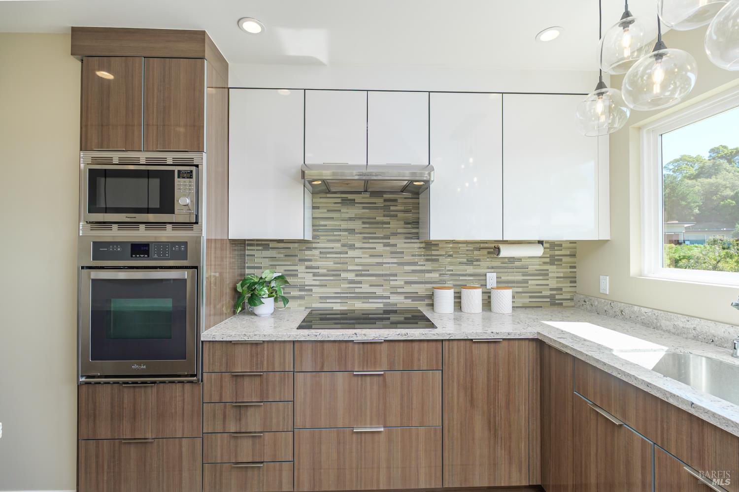 Detail Gallery Image 9 of 26 For 155 Bret Harte Rd, San Rafael,  CA 94941 - 3 Beds | 2 Baths