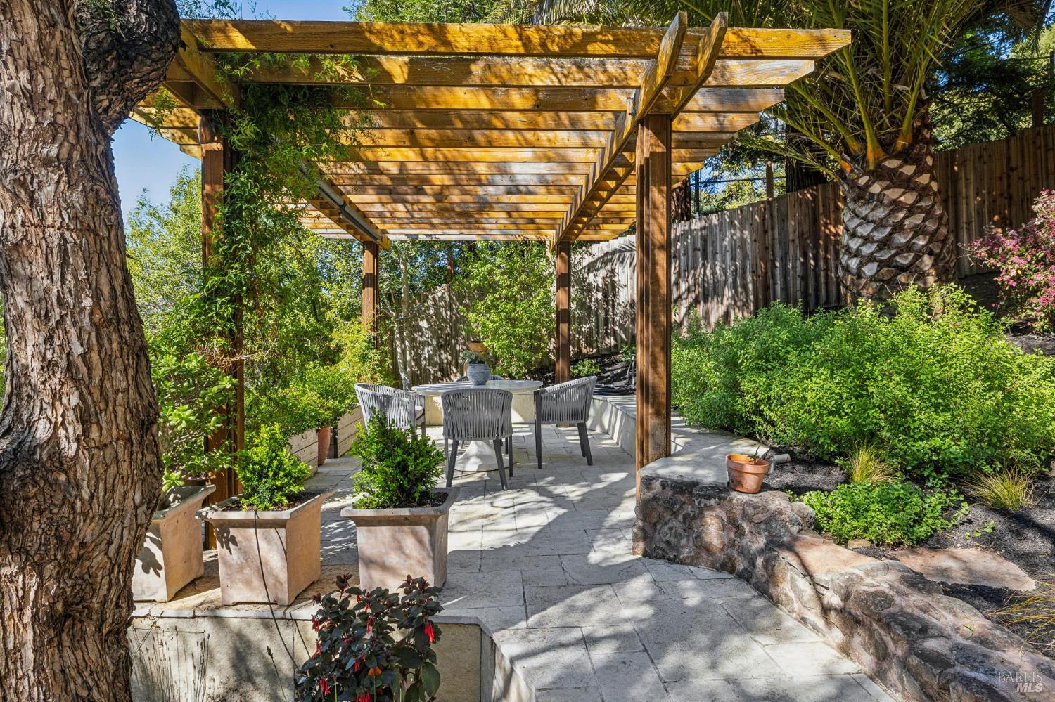 Detail Gallery Image 10 of 80 For 99 Deer Park Ave, San Rafael,  CA 94901 - 4 Beds | 3/1 Baths