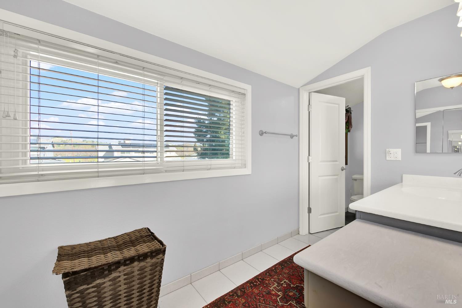 Detail Gallery Image 37 of 77 For 116 Alturas Ct, Vacaville,  CA 95688 - 5 Beds | 2/1 Baths