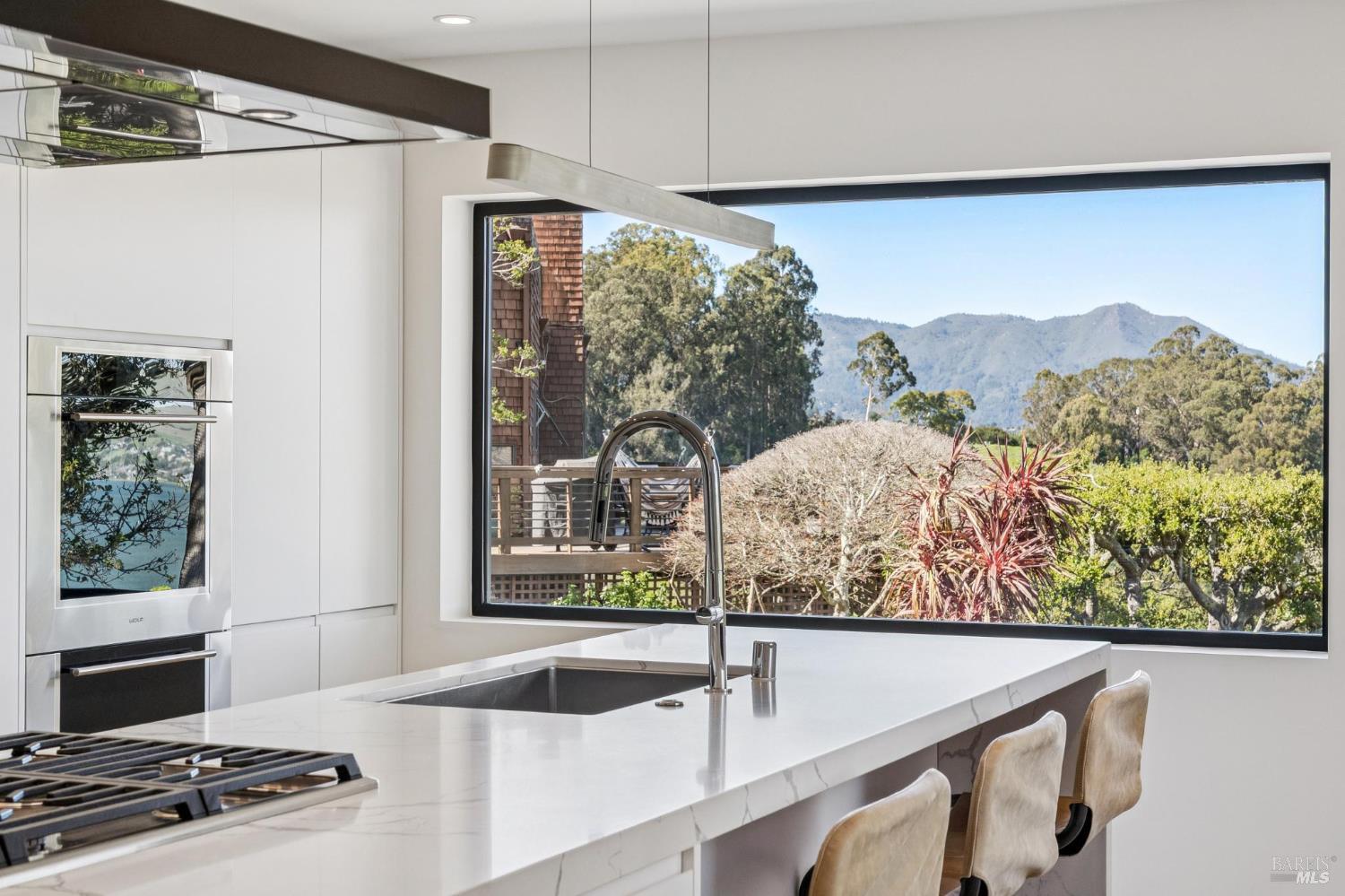 Detail Gallery Image 17 of 54 For 18 Laurel Ln, Sausalito,  CA 94965 - 4 Beds | 3/1 Baths