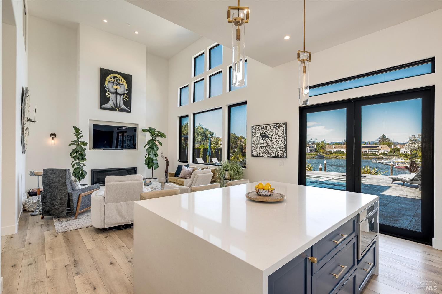 Detail Gallery Image 4 of 77 For 100 S Newport Dr, Napa,  CA 94559 - 4 Beds | 2/1 Baths