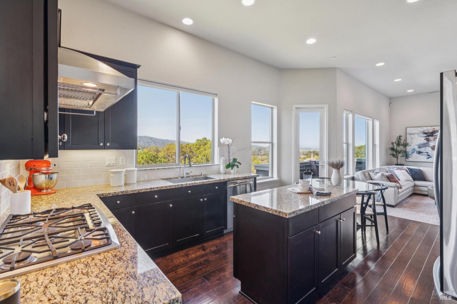 Detail Gallery Image 25 of 67 For 9 Edgehill Way, San Rafael,  CA 94903 - 3 Beds | 3 Baths