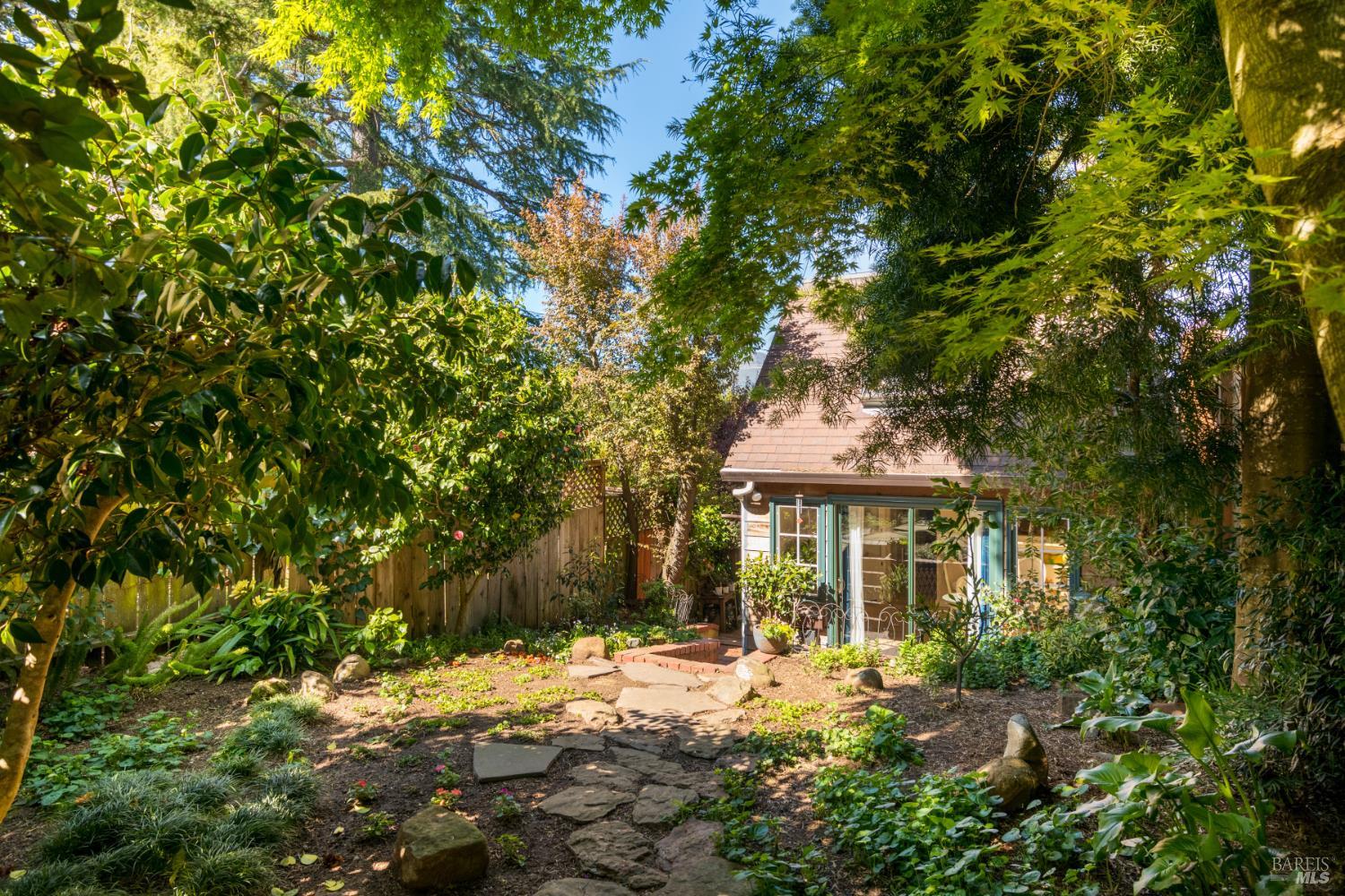 Detail Gallery Image 8 of 13 For 476 Wellesley Ave, Mill Valley,  CA 94941 - 2 Beds | 1/1 Baths