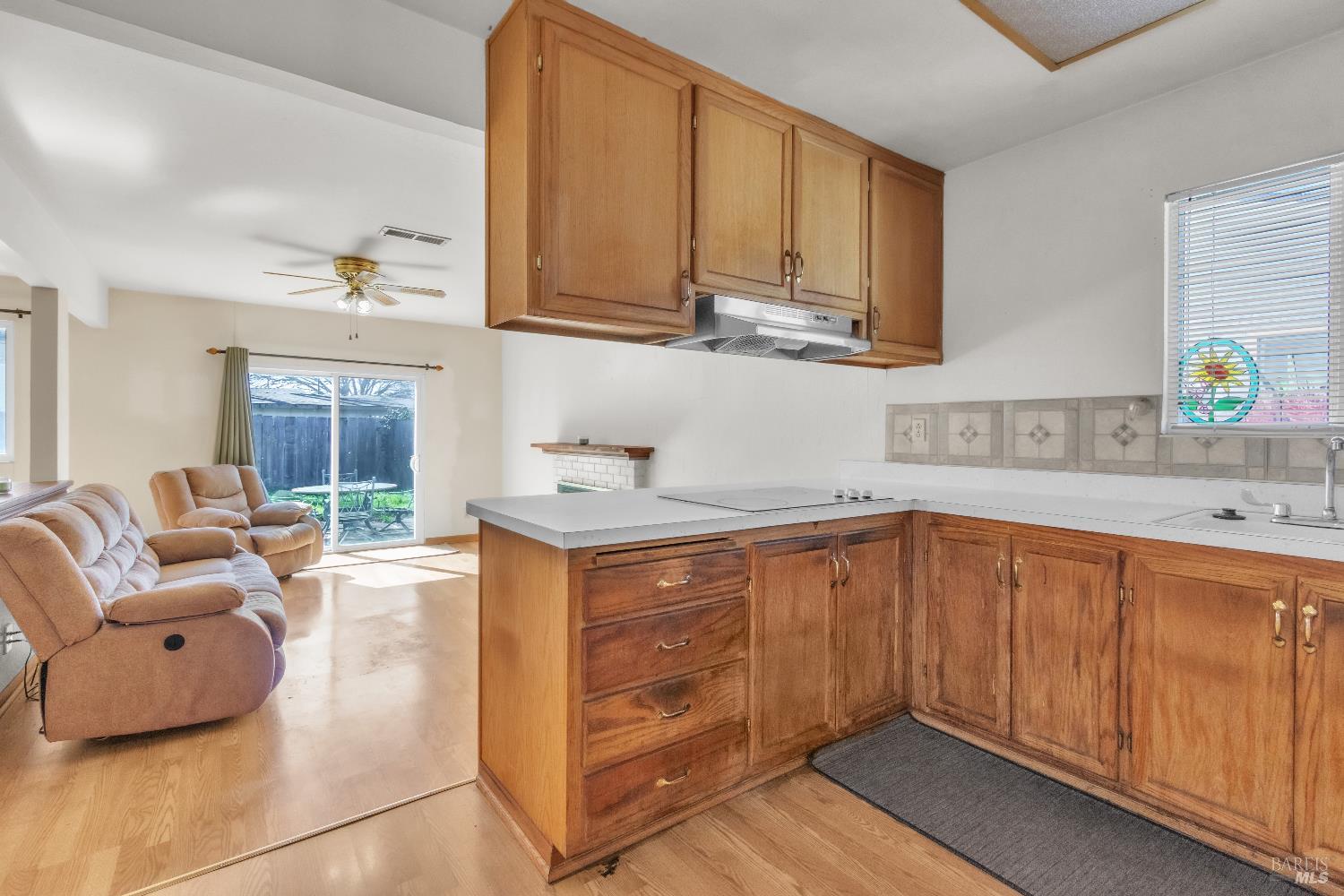 Detail Gallery Image 8 of 24 For 351 Begonia Blvd, Fairfield,  CA 94533 - 4 Beds | 2 Baths