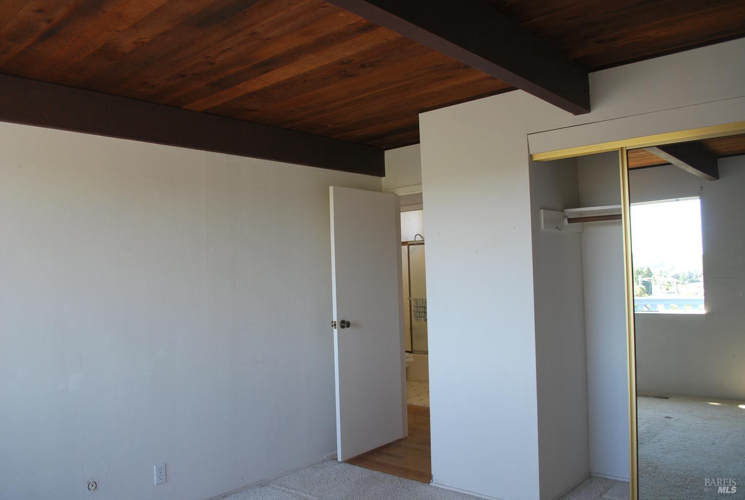 Detail Gallery Image 24 of 39 For 24 La Cresta Dr, Petaluma,  CA 94952 - 3 Beds | 2 Baths