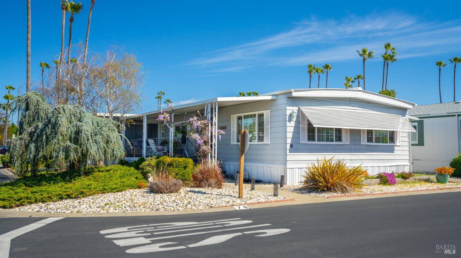 Detail Gallery Image 11 of 39 For 300 E H St 74, Benicia,  CA 94510 - 2 Beds | 2 Baths