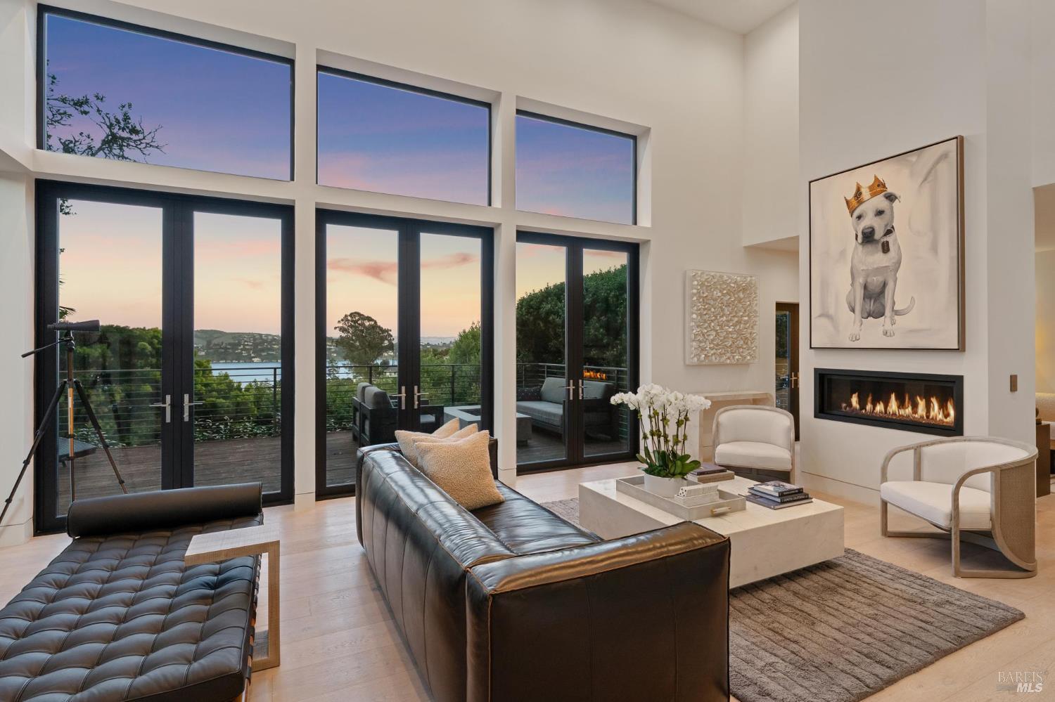 Detail Gallery Image 2 of 54 For 18 Laurel Ln, Sausalito,  CA 94965 - 4 Beds | 3/1 Baths