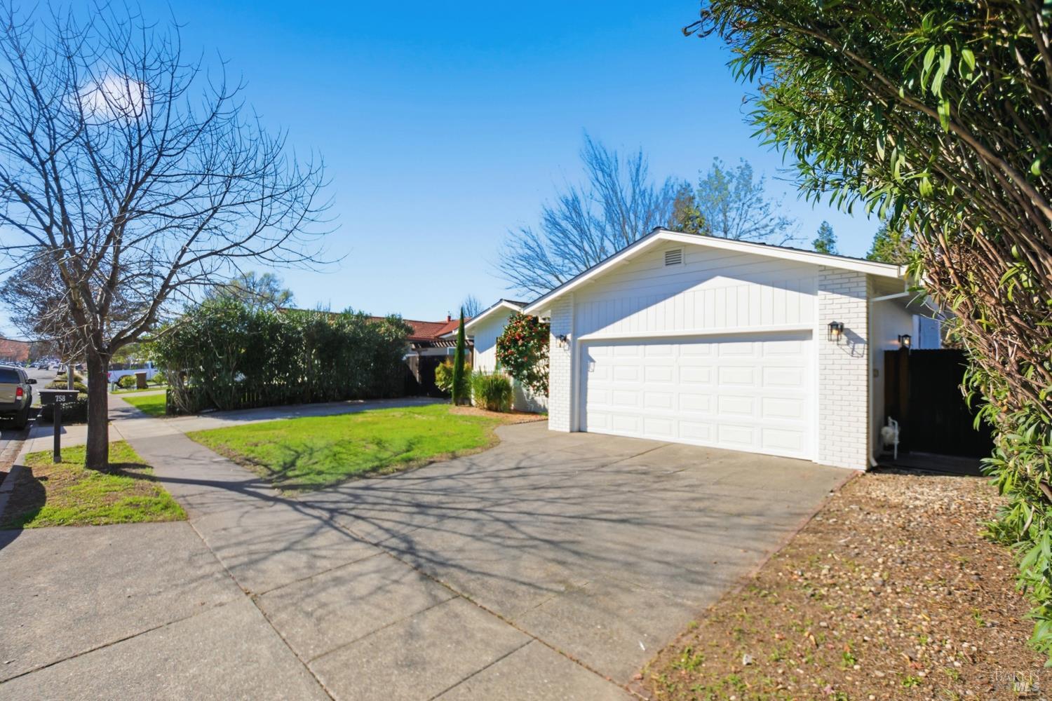 Detail Gallery Image 3 of 35 For 758 Pueblo Ave, Napa,  CA 94558 - 3 Beds | 2 Baths