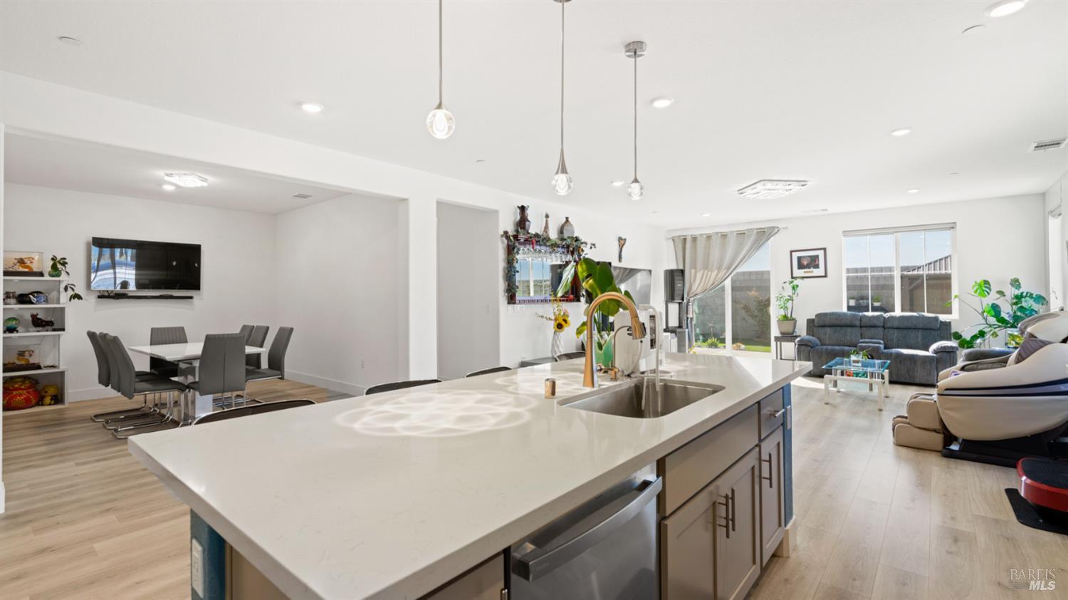 Detail Gallery Image 6 of 38 For 450 Baler Cir, Vacaville,  CA 95687 - 4 Beds | 3 Baths