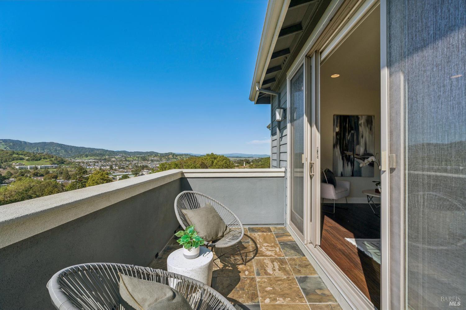 Detail Gallery Image 43 of 67 For 9 Edgehill Way, San Rafael,  CA 94903 - 3 Beds | 3 Baths