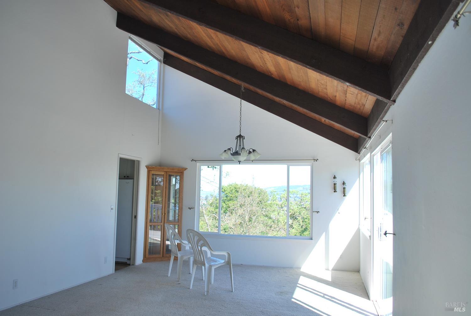 Detail Gallery Image 7 of 39 For 24 La Cresta Dr, Petaluma,  CA 94952 - 3 Beds | 2 Baths