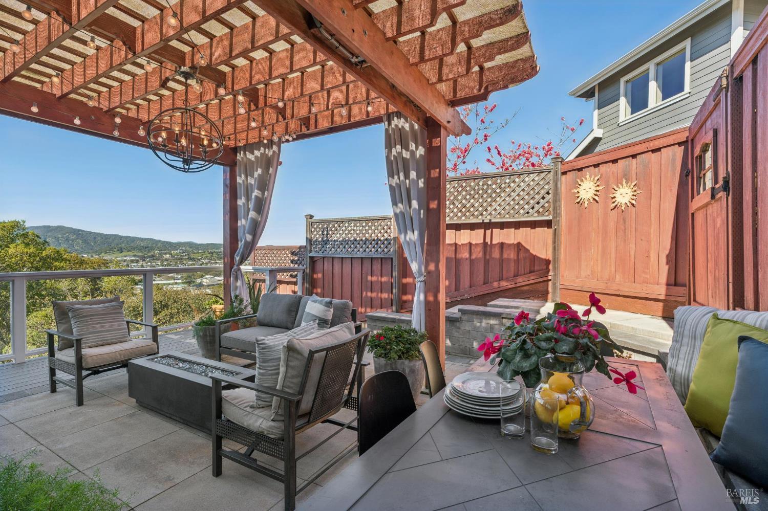 Detail Gallery Image 60 of 67 For 9 Edgehill Way, San Rafael,  CA 94903 - 3 Beds | 3 Baths