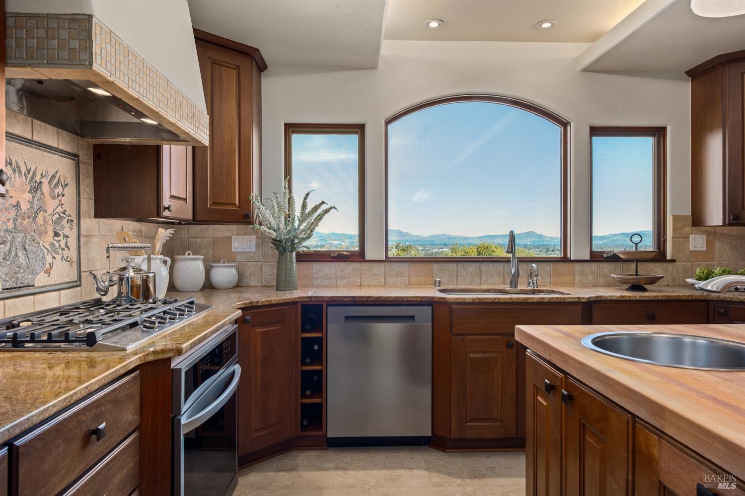 Detail Gallery Image 25 of 58 For 2405 Lewis Dr, Sebastopol,  CA 95472 - 3 Beds | 3 Baths