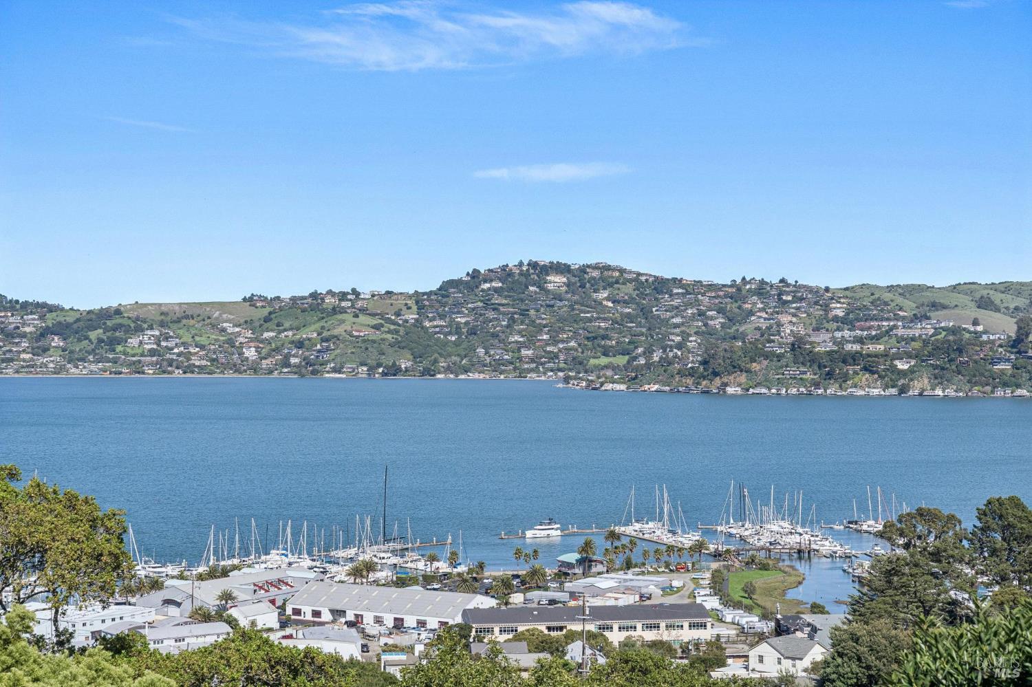 Detail Gallery Image 31 of 54 For 18 Laurel Ln, Sausalito,  CA 94965 - 4 Beds | 3/1 Baths