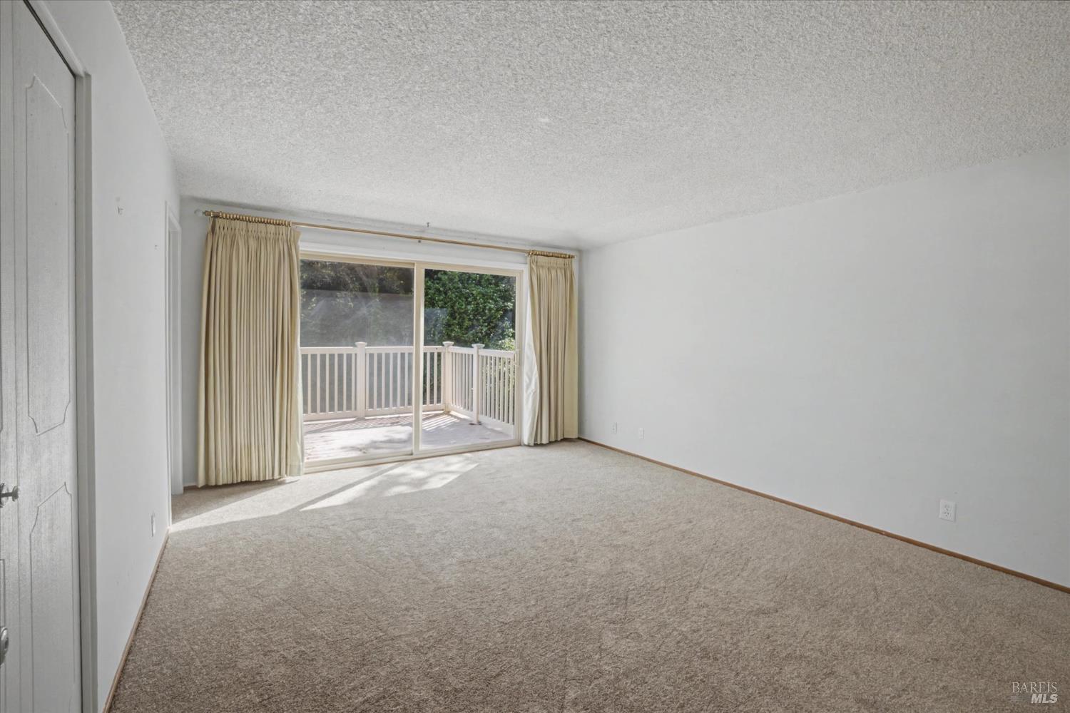 Detail Gallery Image 15 of 32 For 460 Oak View Dr, Vacaville,  CA 95688 - 4 Beds | 3 Baths