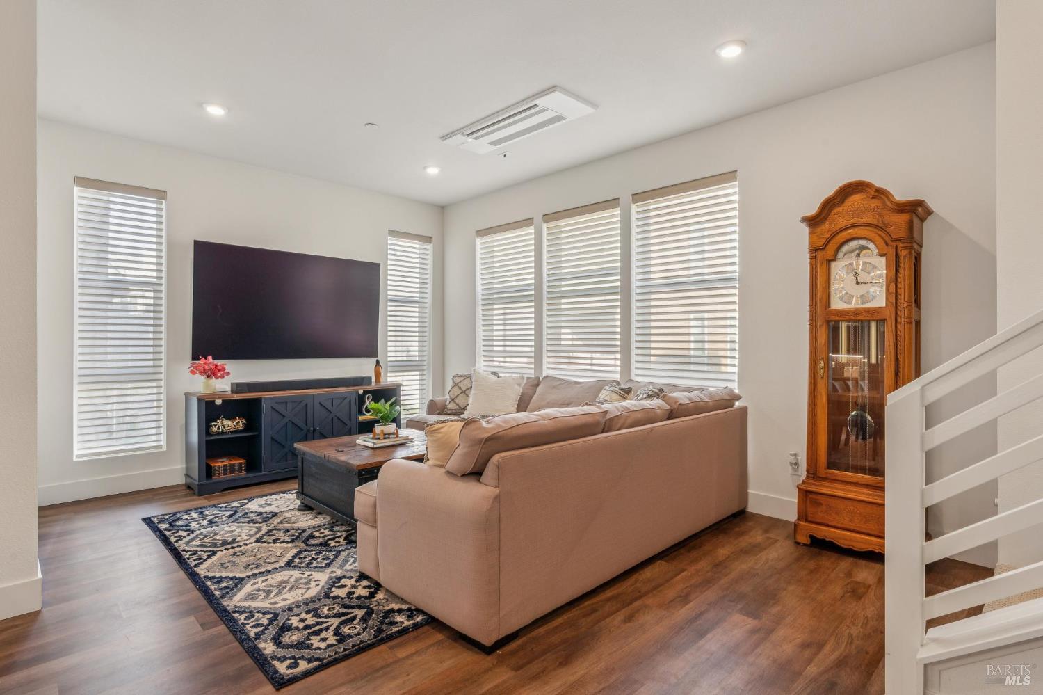 Detail Gallery Image 15 of 39 For 317 Verandah Ave, Novato,  CA 94945 - 3 Beds | 2/1 Baths