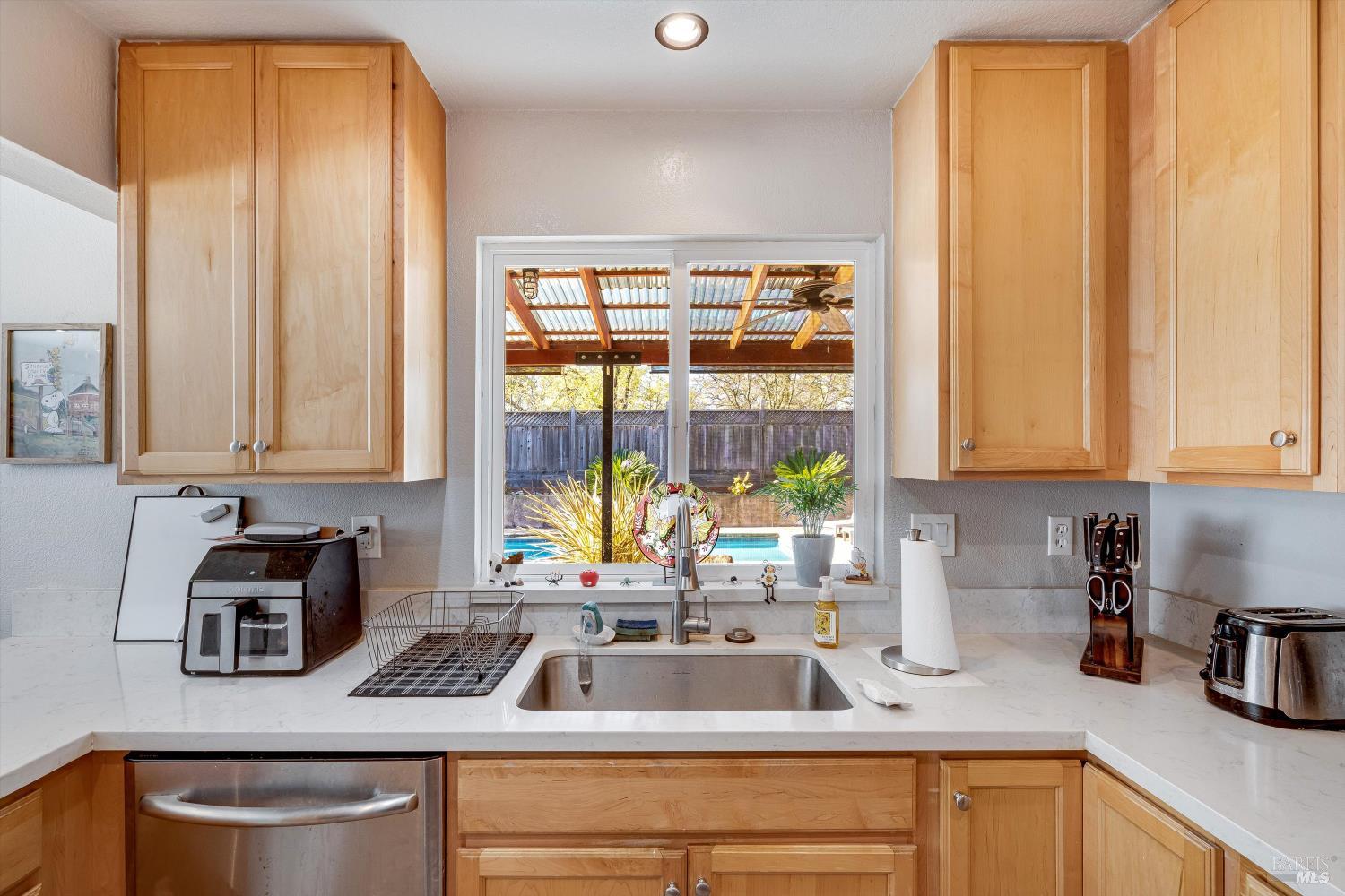 Detail Gallery Image 28 of 65 For 532 Walten Way, Windsor,  CA 95492 - 4 Beds | 2/1 Baths