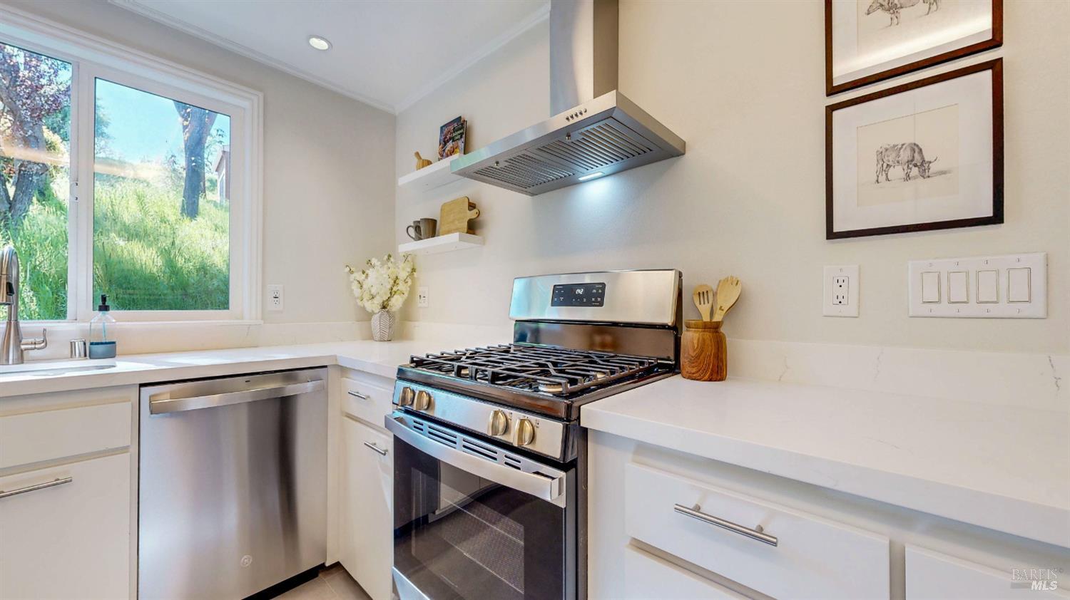 Detail Gallery Image 15 of 63 For 1253 Royal Oak Ter #C,  Novato,  CA 94947 - 3 Beds | 2/1 Baths