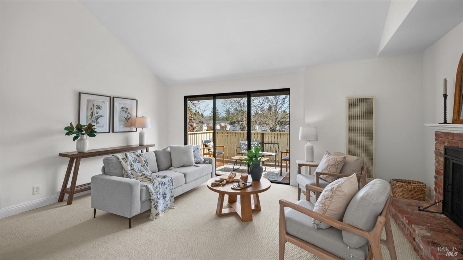 Detail Gallery Image 2 of 21 For 279 Enterprise Dr, Rohnert Park,  CA 94928 - 1 Beds | 1 Baths