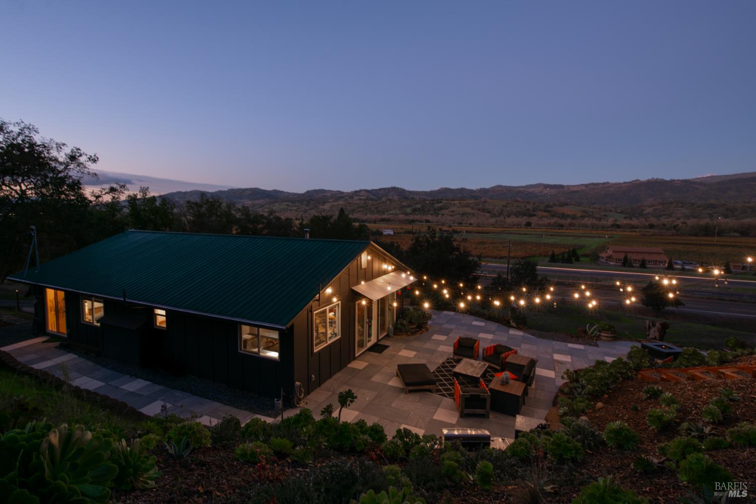 Detail Gallery Image 3 of 76 For 22855 Chianti Rd, Geyserville,  CA 95441 - 5 Beds | 3/1 Baths