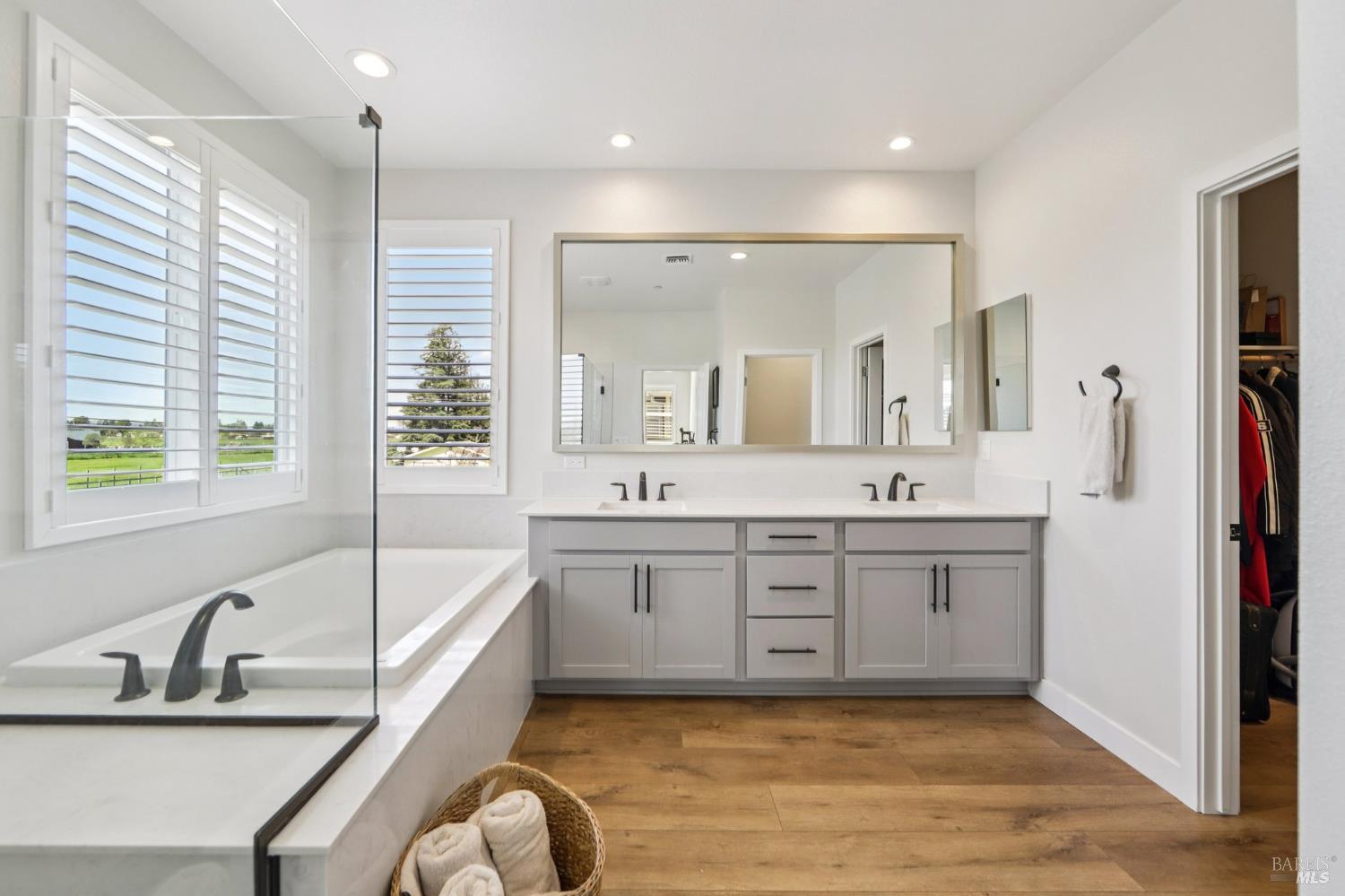 Detail Gallery Image 29 of 56 For 2453 Francisco Ave, Santa Rosa,  CA 95403 - 4 Beds | 3 Baths