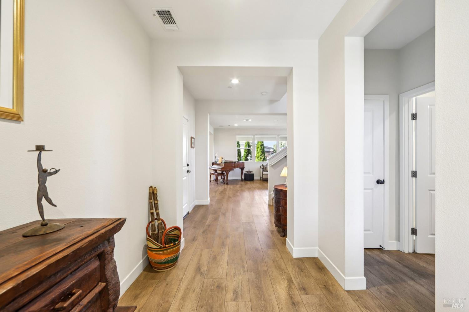 Detail Gallery Image 6 of 56 For 2453 Francisco Ave, Santa Rosa,  CA 95403 - 4 Beds | 3 Baths